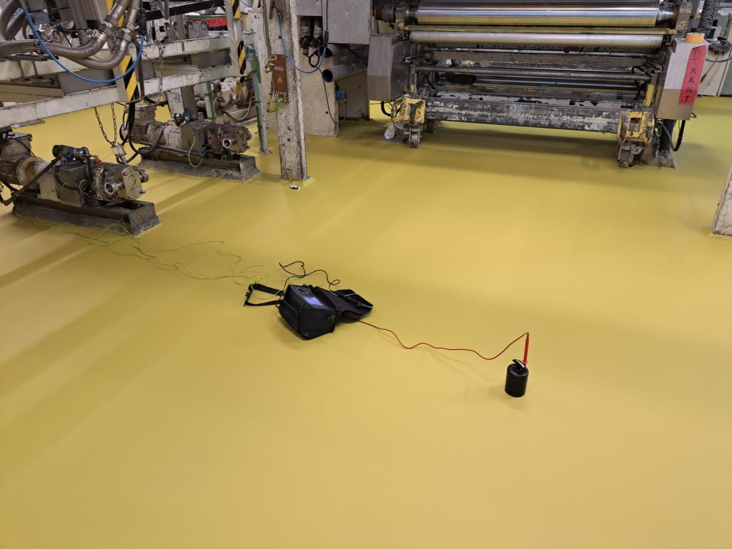 Antistatische vloer bij een lijm& coatingproducent